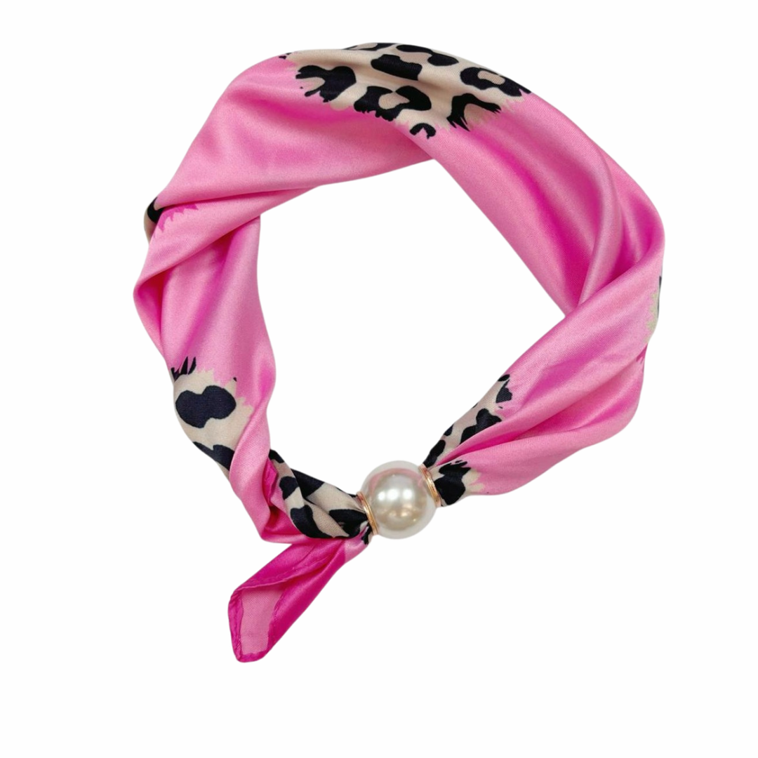 FOULARD FUCHSIA AVEC ATTACHE PERLE MAGNÉTIQUE